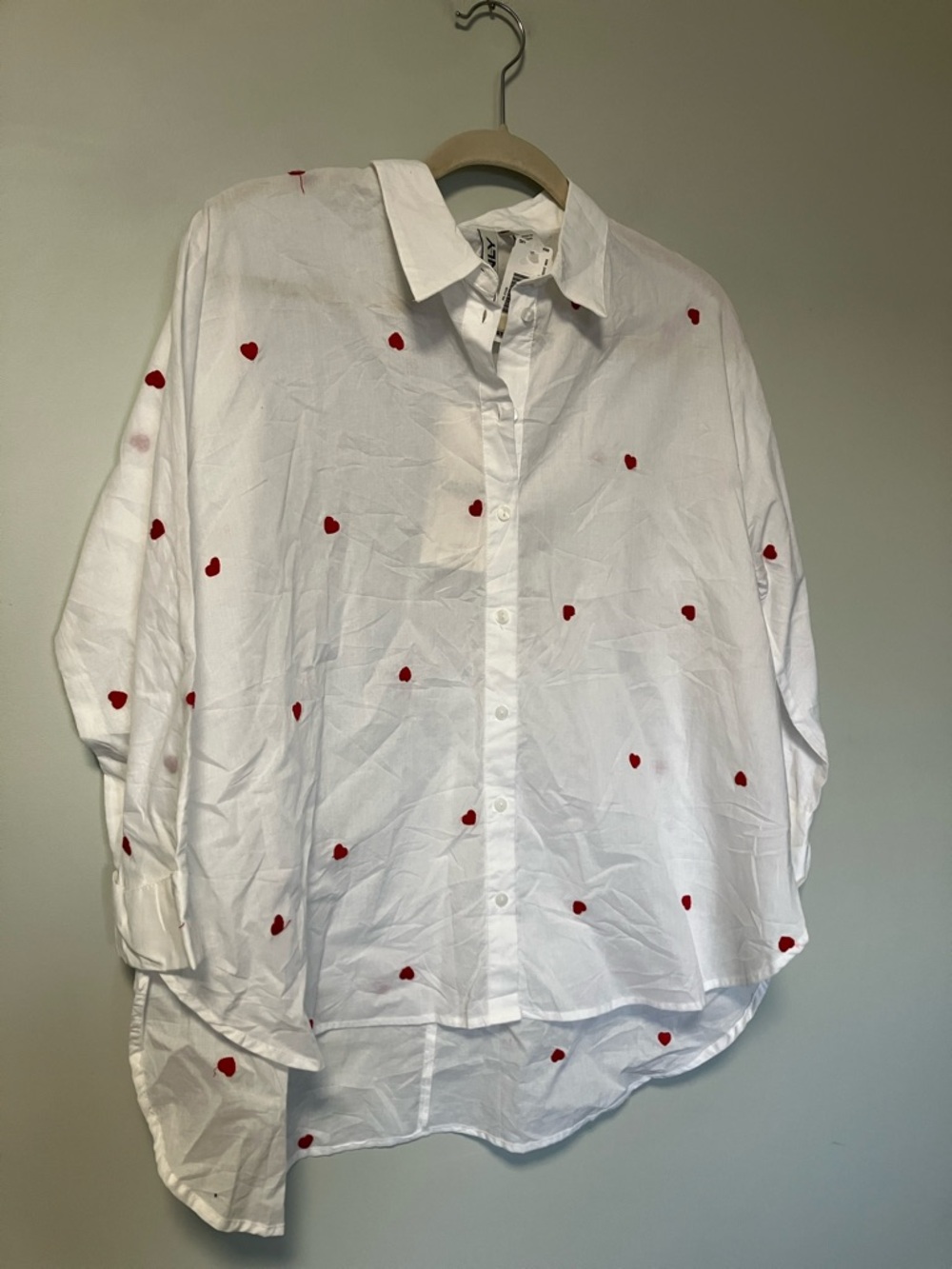 NWT Only White Shirt with Red Heart Accents - Picture 4 of 9